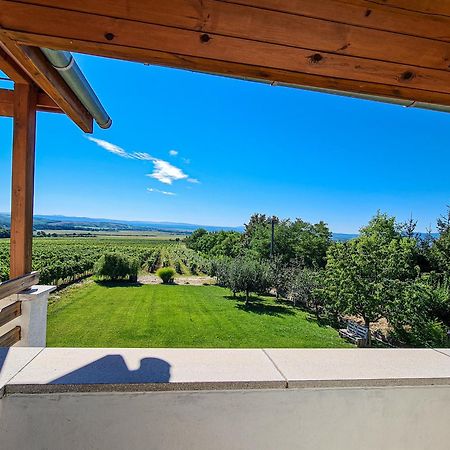 Vinox Winery Villa Vinica Bagian luar foto