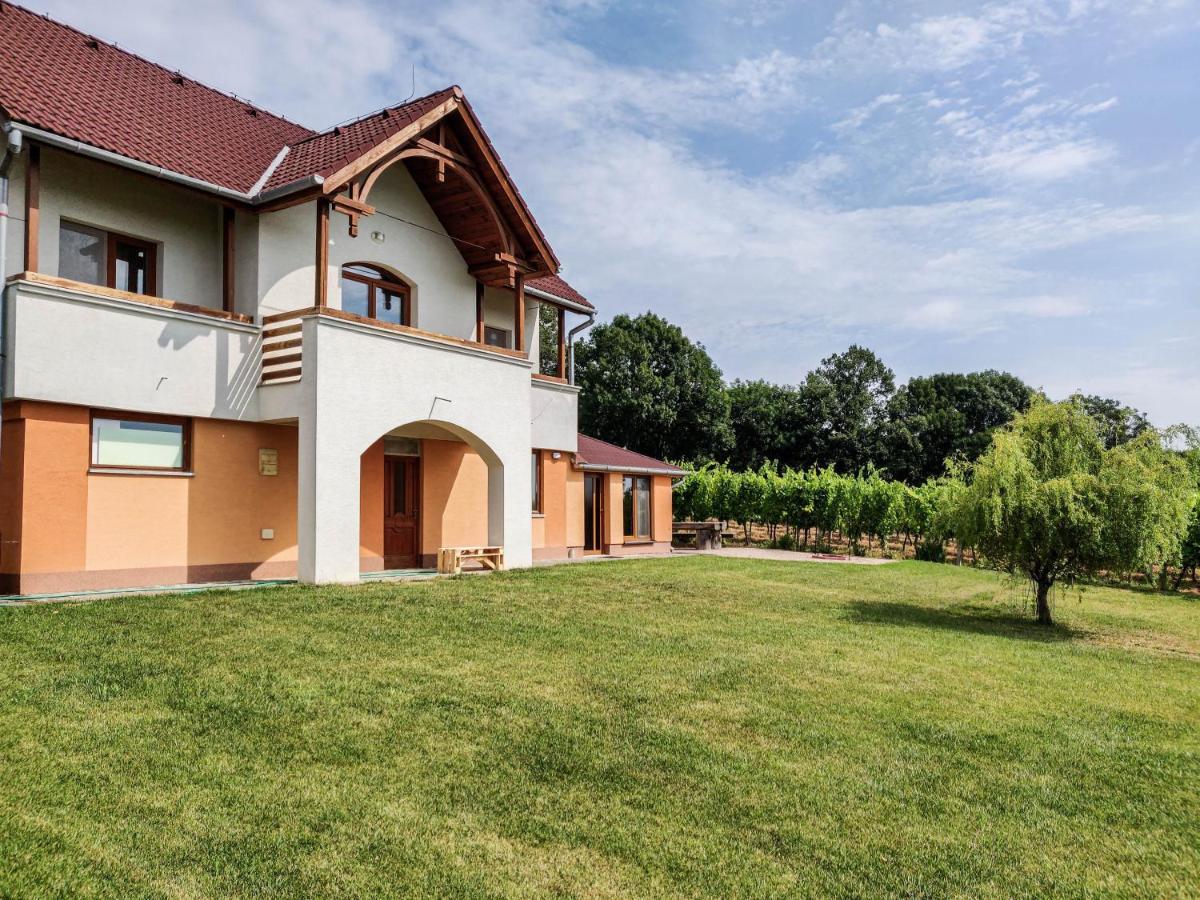 Vinox Winery Villa Vinica Bagian luar foto